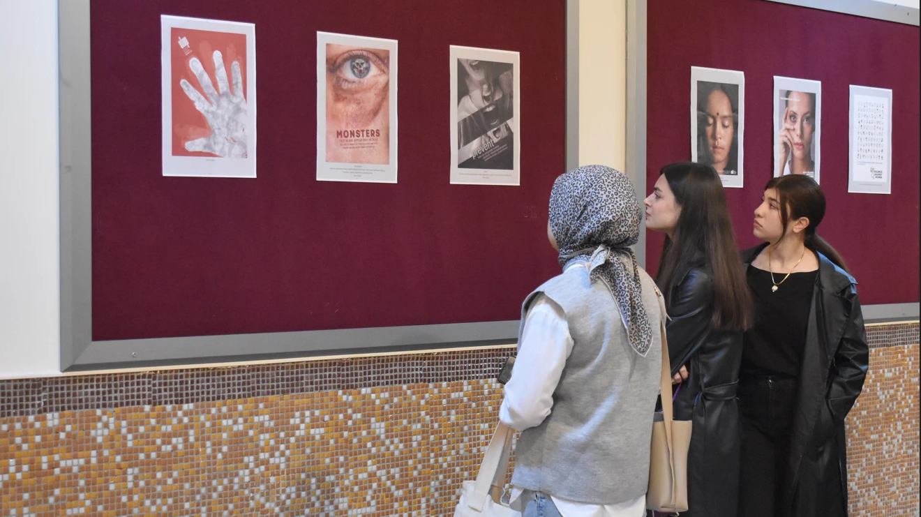 İletişim Fakültesinde “Kadına Yönelik Şiddete Hayır Afiş Sergisi” açıldı.
